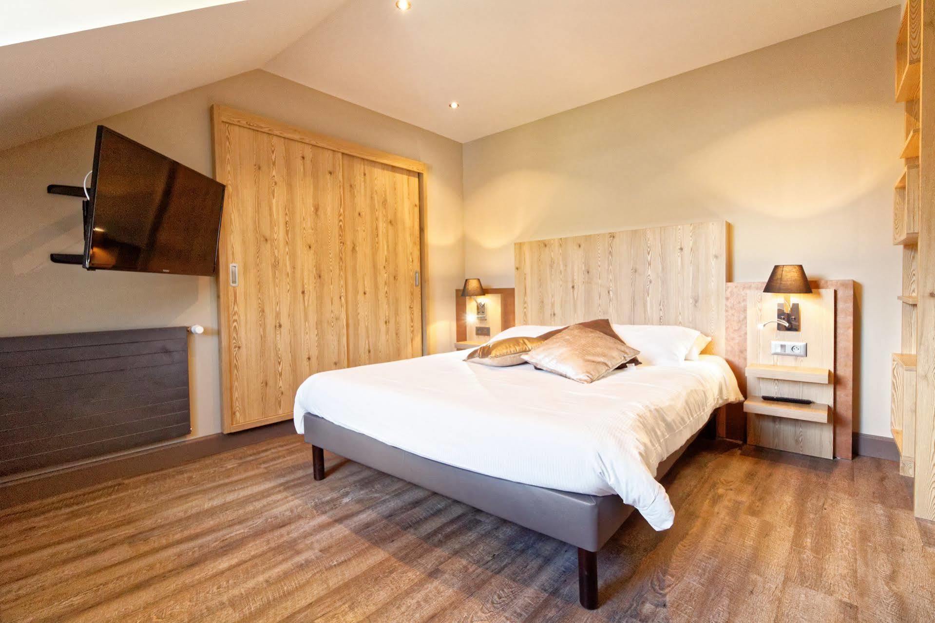 Logis Hotel Des Bains ジェラールメ エクステリア 写真
